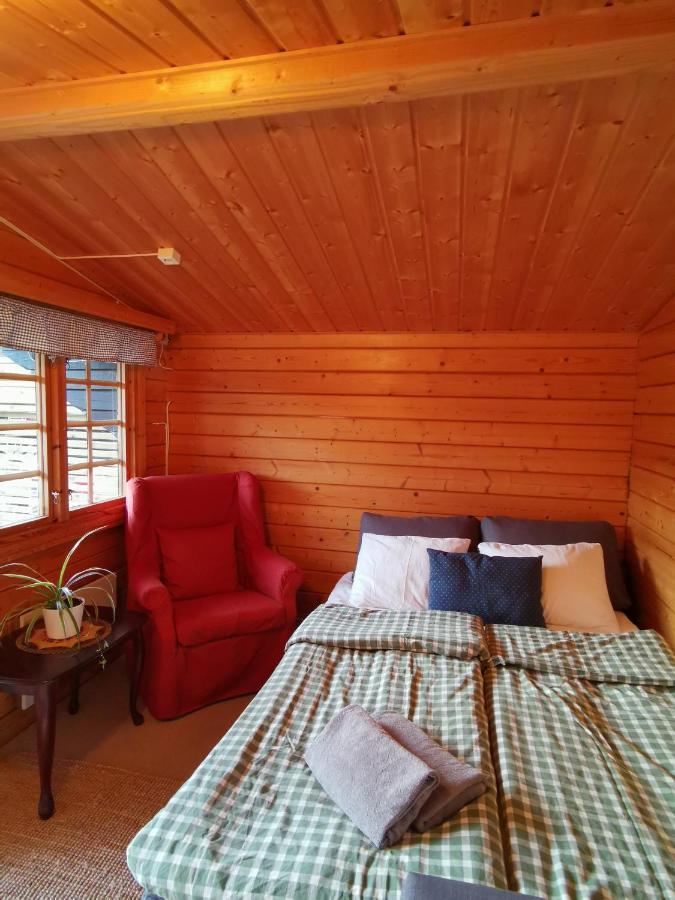 Timber Cottages With Jacuzzi And Sauna Near Lake Vaenern Karlstad Exterior foto