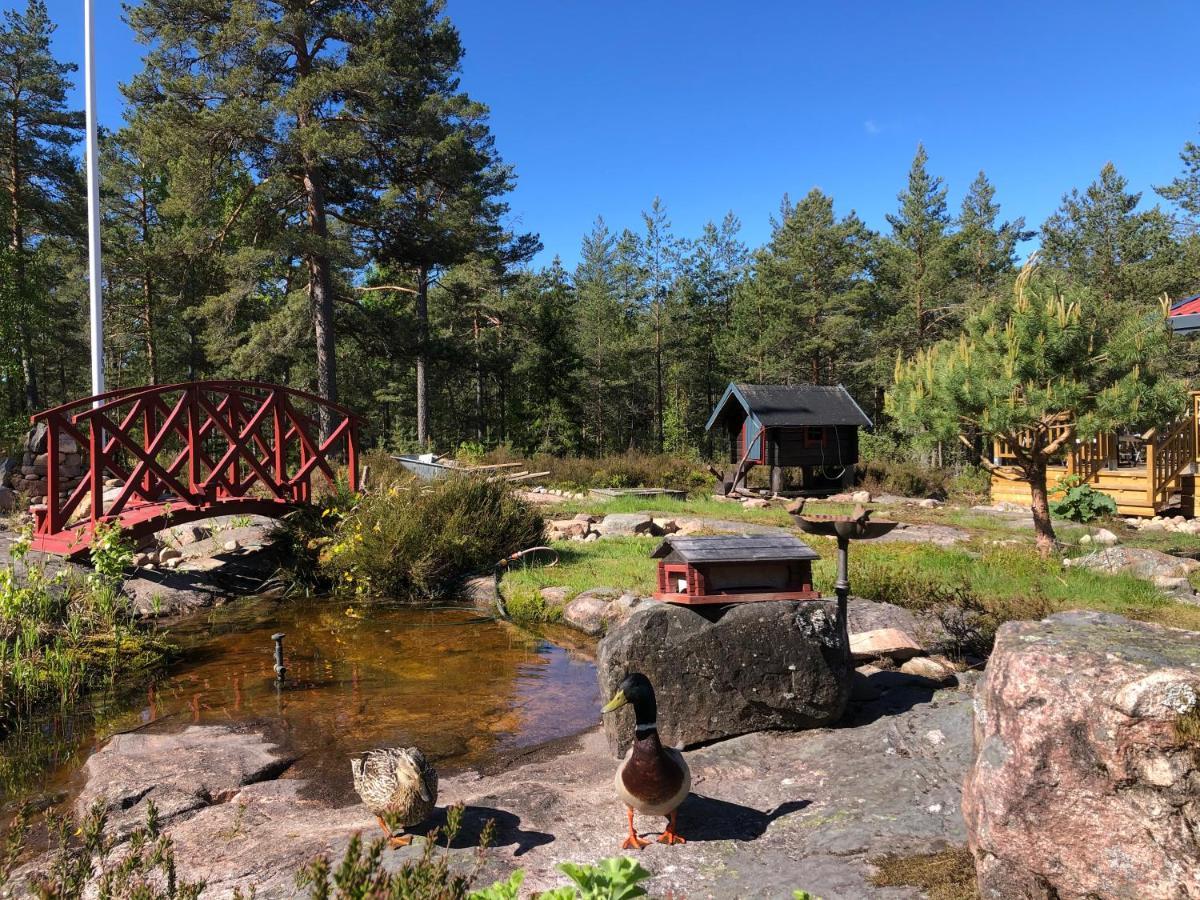 Timber Cottages With Jacuzzi And Sauna Near Lake Vaenern Karlstad Exterior foto