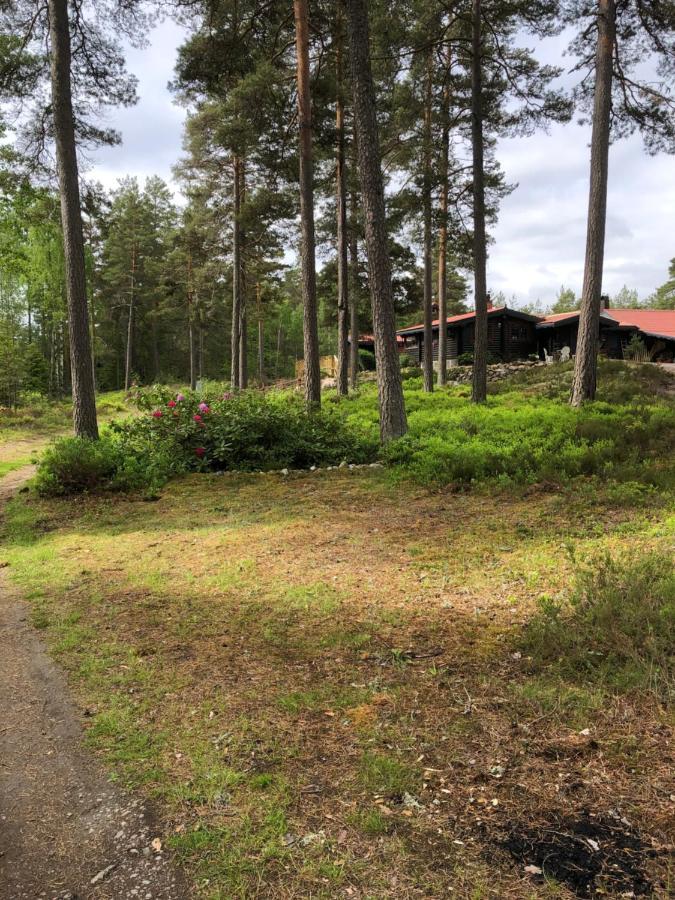Timber Cottages With Jacuzzi And Sauna Near Lake Vaenern Karlstad Exterior foto