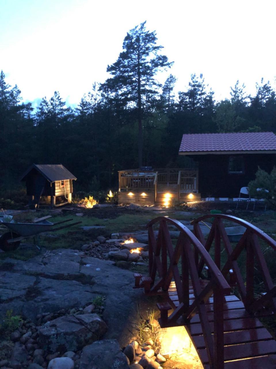 Timber Cottages With Jacuzzi And Sauna Near Lake Vaenern Karlstad Exterior foto