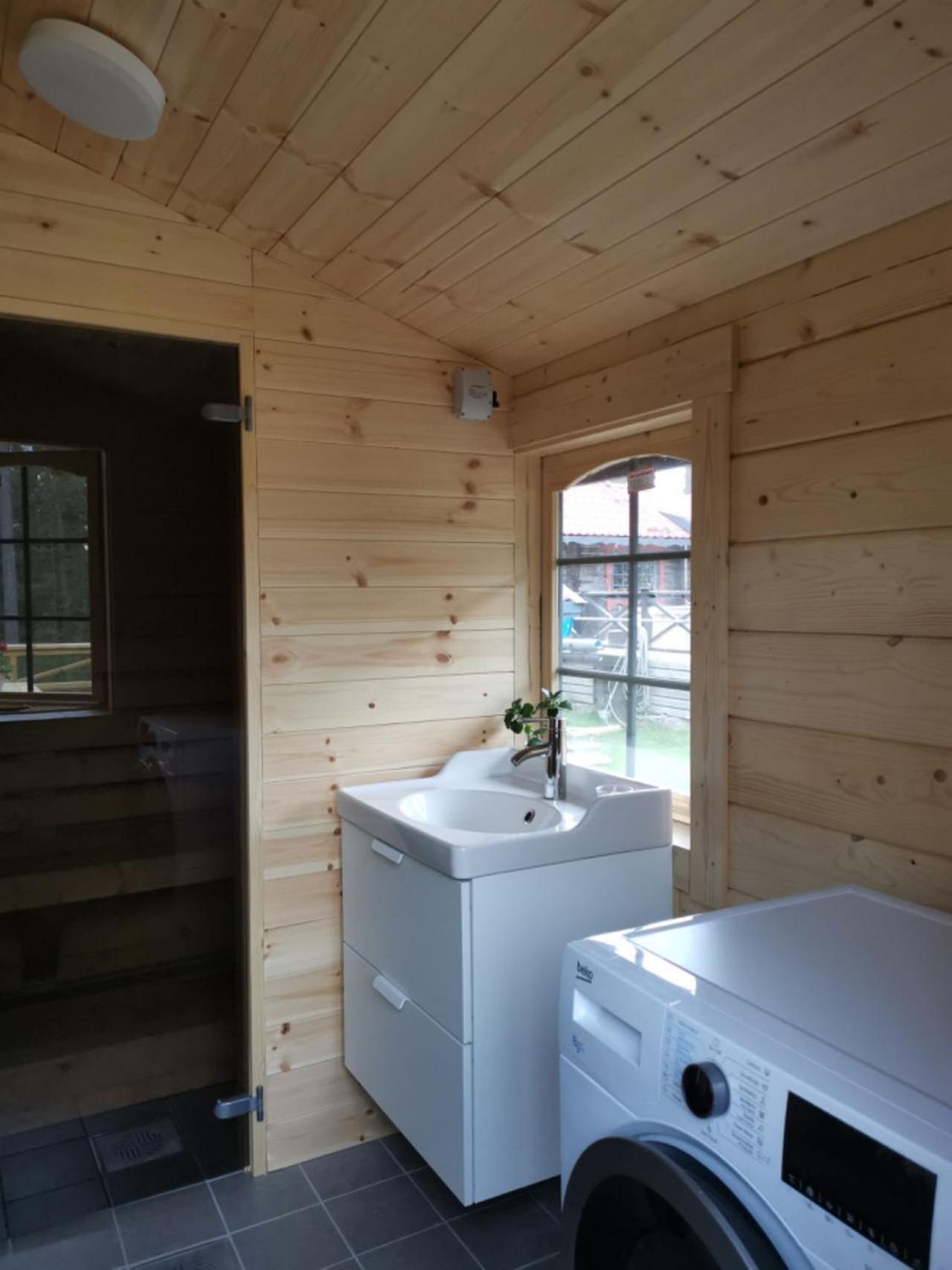 Timber Cottages With Jacuzzi And Sauna Near Lake Vaenern Karlstad Exterior foto