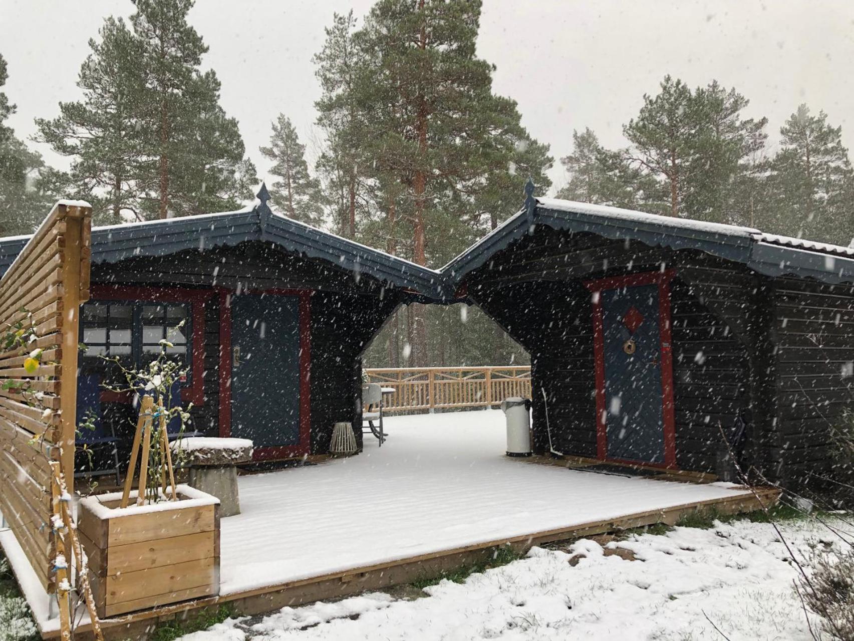 Timber Cottages With Jacuzzi And Sauna Near Lake Vaenern Karlstad Exterior foto